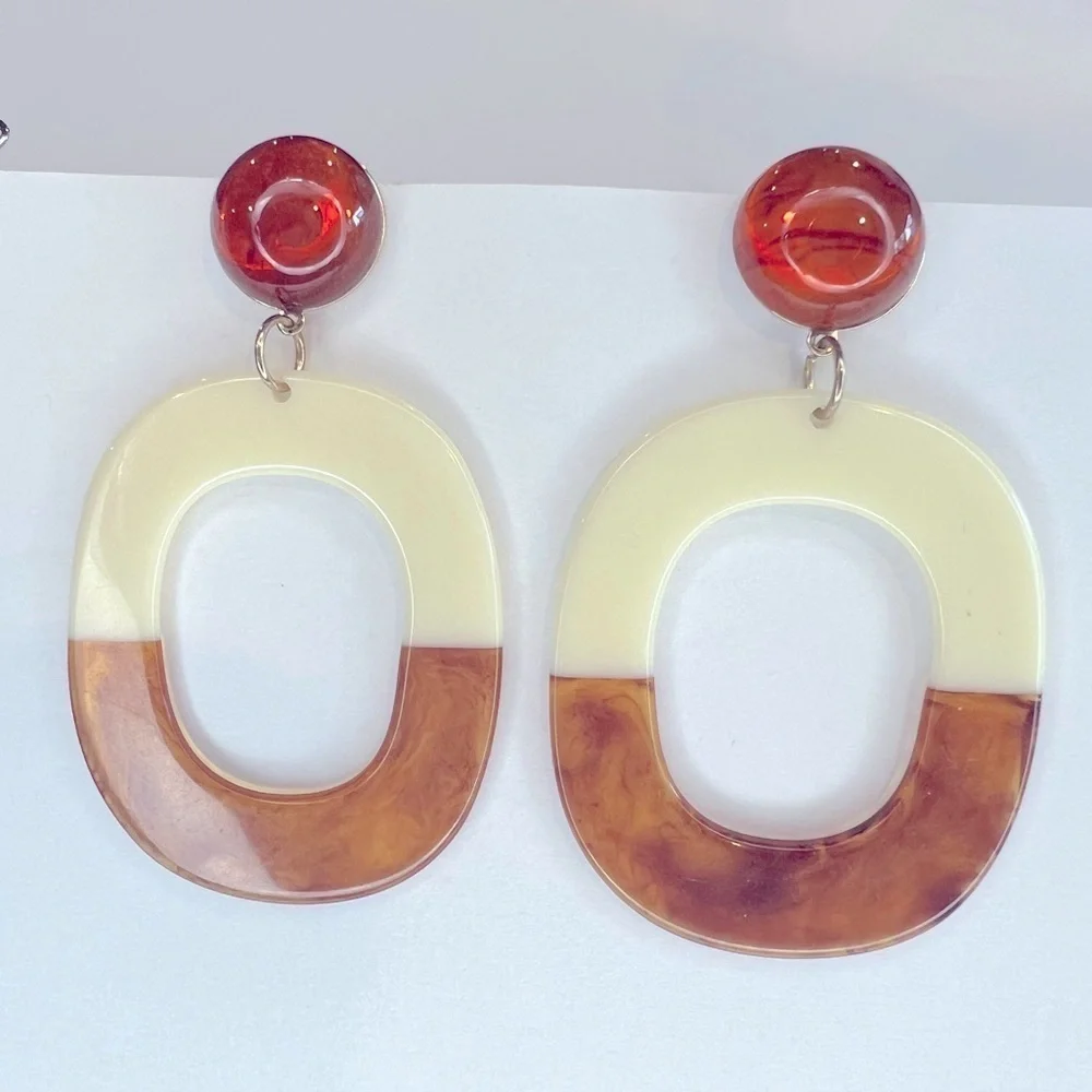 J021. Color-blocked Two Tone Oval Hoops w/ Gold Hardware Post backs - Picture 1 of 6